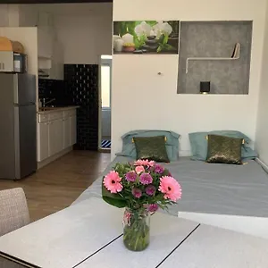  Appartement Magnifique Au 2ème étage, à Proximité De La Gare Du Midi!