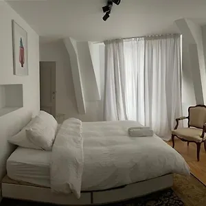 Appartement Duplex Dernier Etage Avec Terasse A Deux Pas De La Grand Place, Brussel